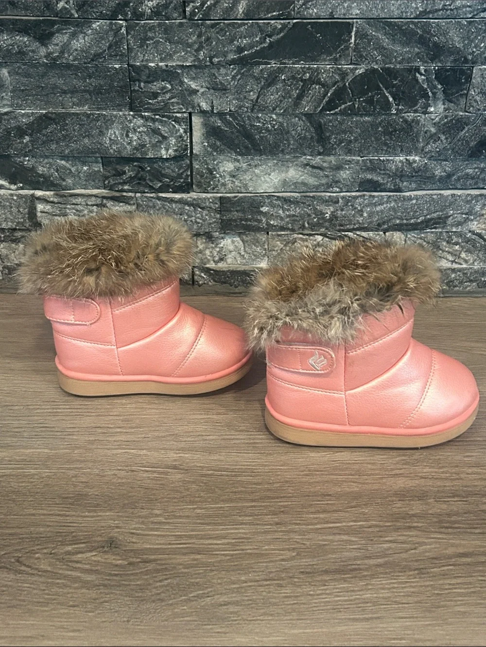 “2018” Toddler Girls Metallic Pink Faux Fur Winter Boots Size 26 (9.5 US)